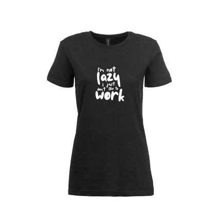 Wizulizacja damskiego czarnego t-shirta z białym napisem "I'm not lazy I just don't like to work"