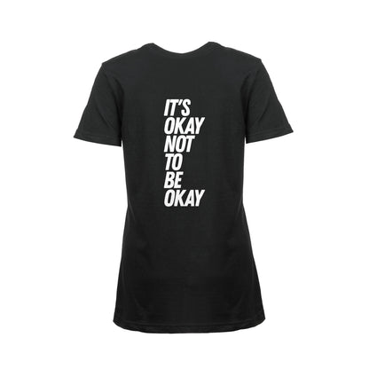 Wizualizacja damskiej czarnej koszulki z białeym napisem na tyle "It's ok not to be ok". 