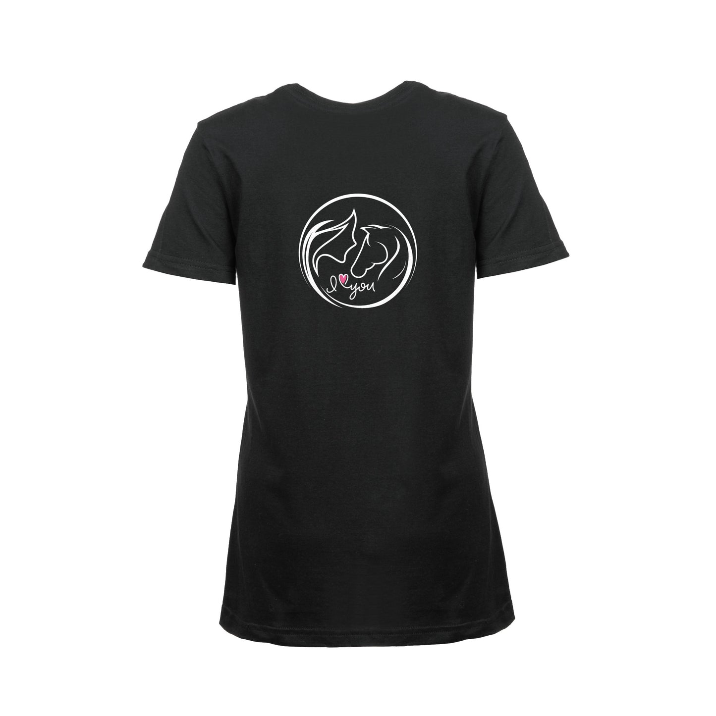 Wizualizacja przedstawia czarny damski t-shirt z nadrukiem na plecach.  Nadruk przedstawia koło z graficznie pokazaną głową kobiety i konia z profilu oraz napis I love you, gdzie słowo "love" przedstawione jest jako różowe serce. Reszta nadruku jest w kolorze białym.