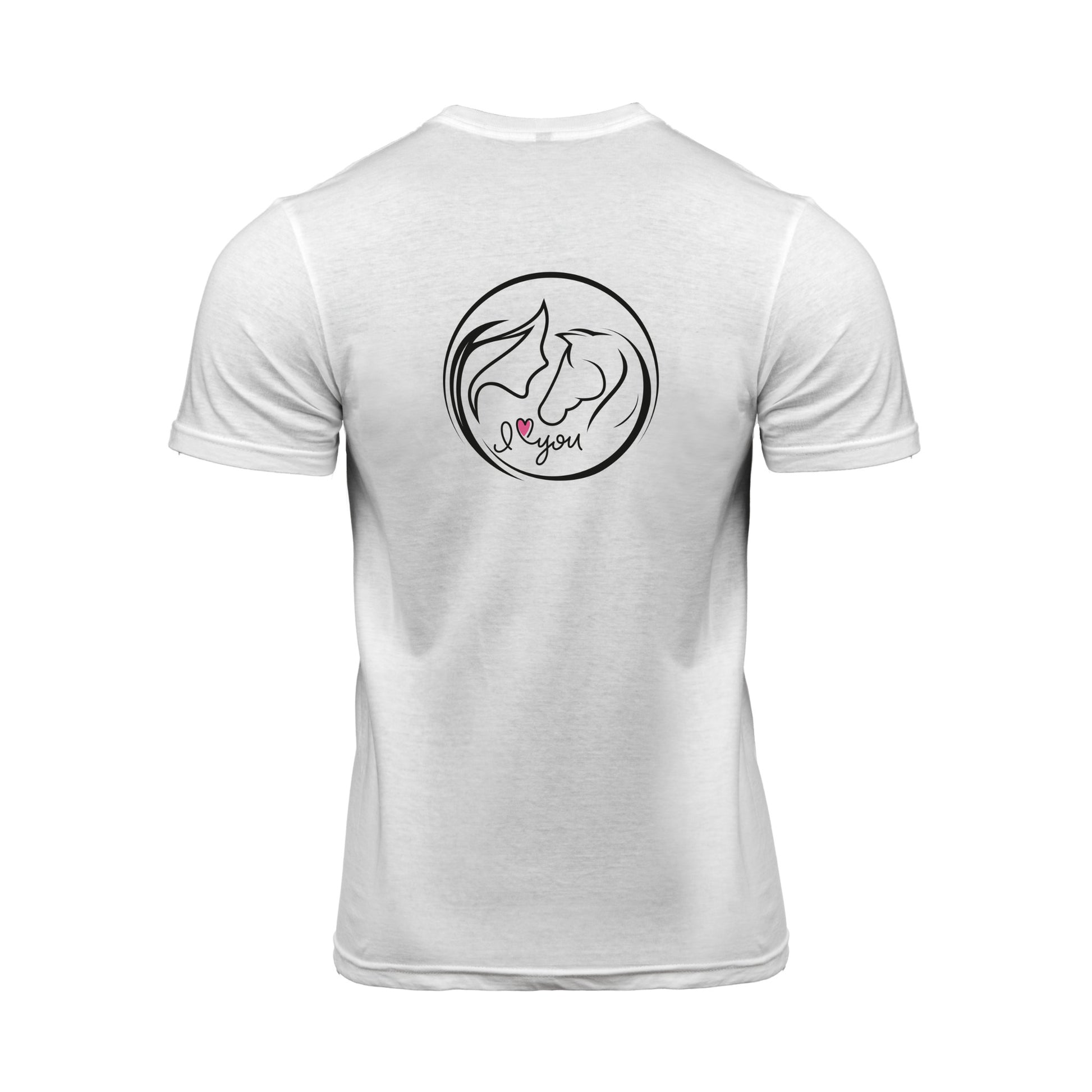 Wizualizacja przedstawia biały męski t-shirt z nadrukiem na plecach.  Nadruk przedstawia koło z graficznie pokazaną głową kobiety i konia z profilu oraz napis I love you, gdzie słowo "love" przedstawione jest jako różowe serce. Reszta nadruku jest w kolorze czarnym.