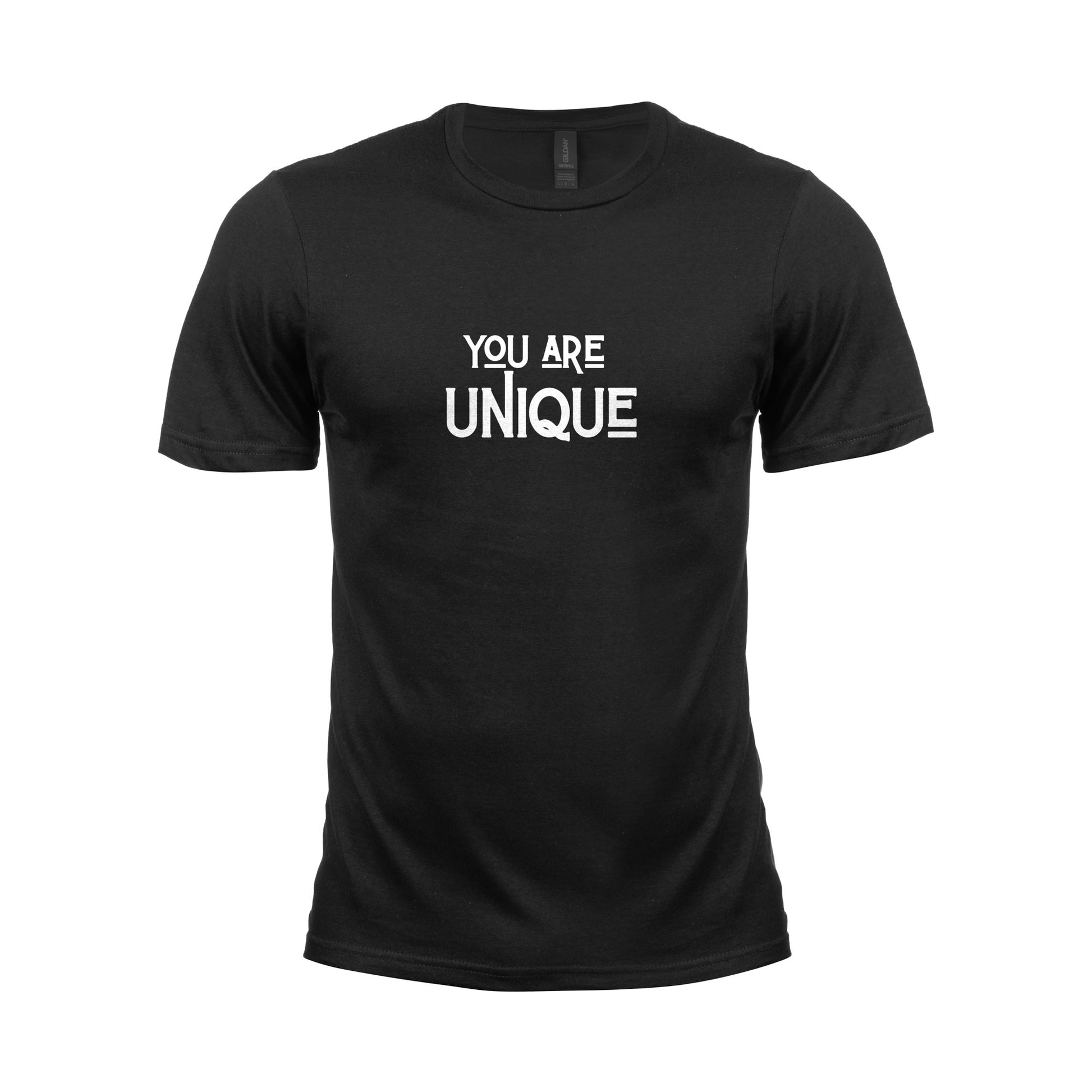 Wizualizacja czarnej koszulki z białym napisem "You are unique"
