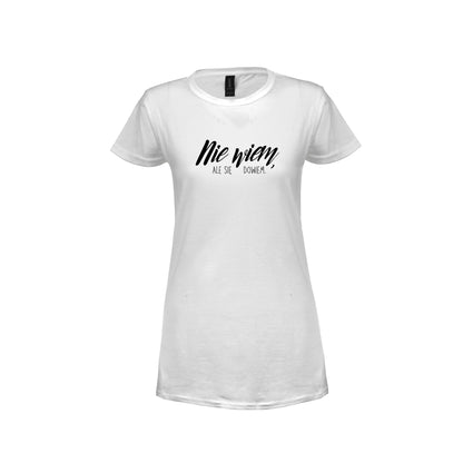 Wizualizacja białego damskiego t-shirtu z czarnym napisem "Nie wiem, ale się dowiem"