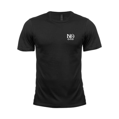 Wizualizacja męskiej czarnej koszulki z małym białym napisem "No drama"