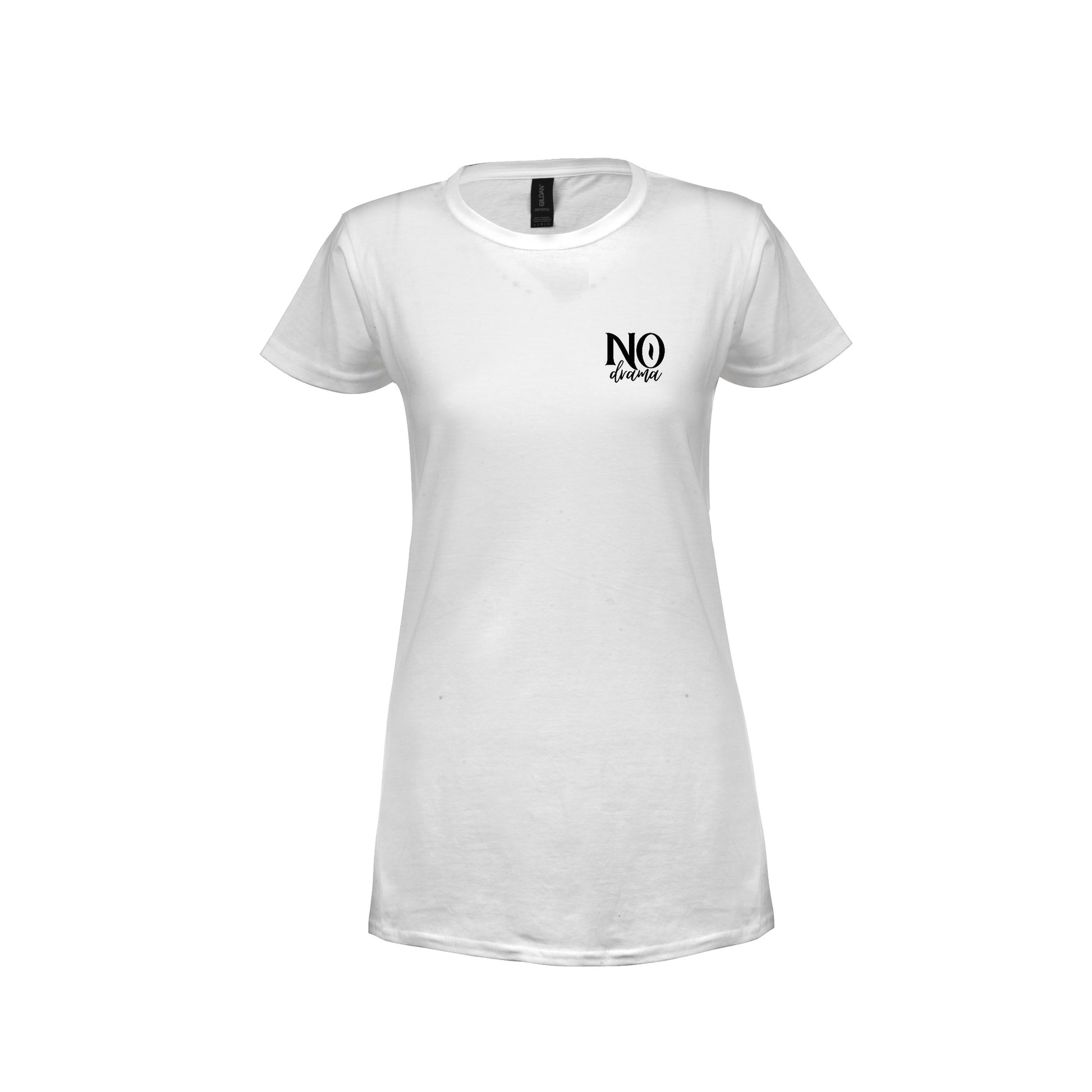 Wizualizacja damskiej białej koszulki z małym czarnym napisem "No drama"